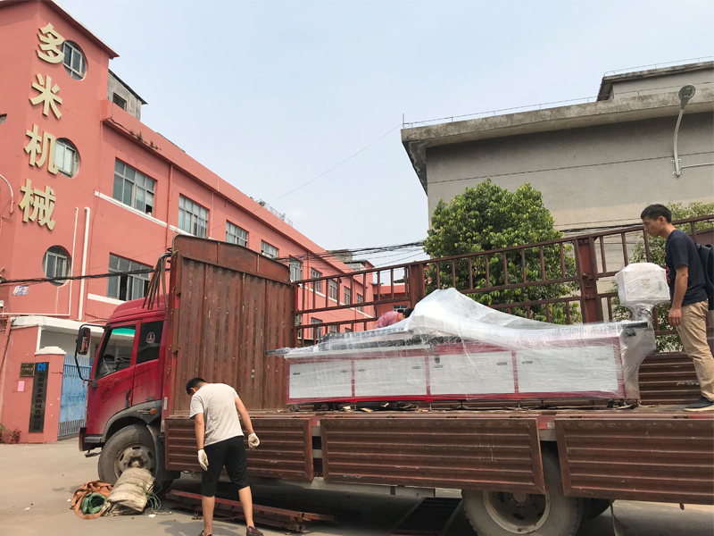 家具方管熱熔機(jī)床，專車發(fā)往山海